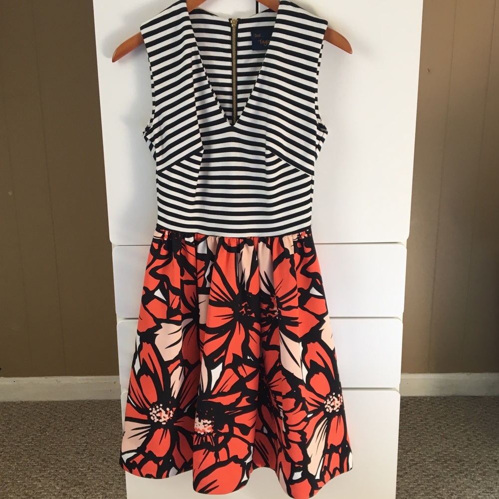Comfortable and Chic Party Dress with Pockets!